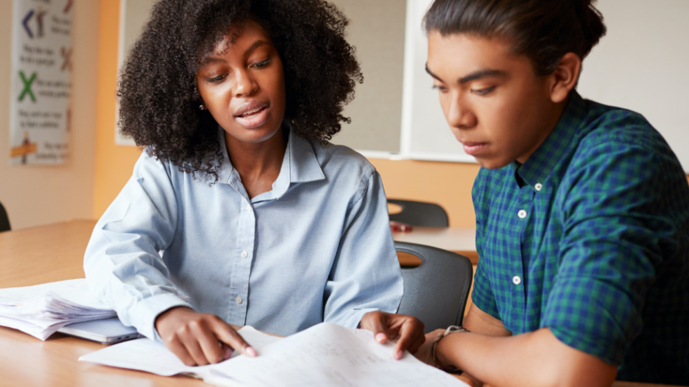 adolescent en soutient scolaire